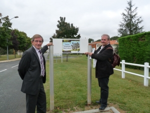 Alain Haas directeur du Centre hospitalier et Daniel Gilardot président LPO Vienne - crédit photo Adrien Chaigne LPO Vienne