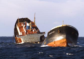 Naufrage du Prestige - Crédit Photo : Marine Nationale