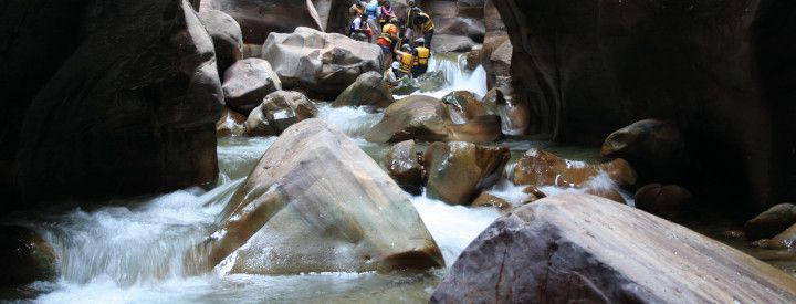 Wadi Mujib, la rivière Jordanienne qui rejoint la mer Morte à environ 420 mètres en dessous du niveau de la mer - Crédit photo :  RSCN